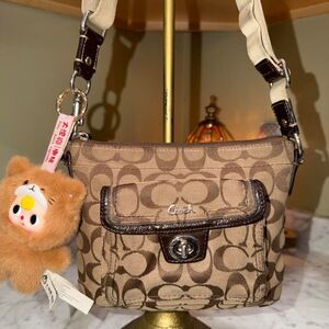 Vintage coach Penelope turnlock crossbody bag that can be wore as a shoulder bag